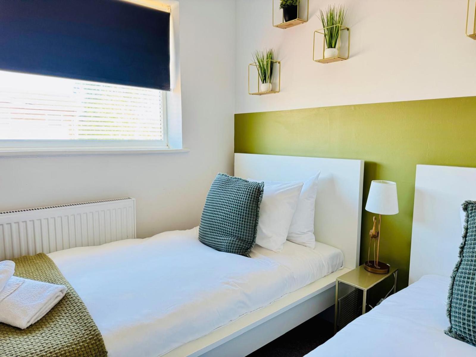 2 Bed House, Sleeps 6, Dog Friendly, Close To A14 M11, With Garden & Parking Long Stay Work Contractor Leisure, Jade CBG Extérieur photo