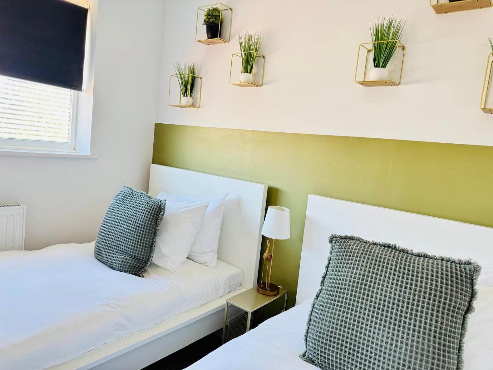 2 Bed House, Sleeps 6, Dog Friendly, Close To A14 M11, With Garden & Parking Long Stay Work Contractor Leisure, Jade CBG Extérieur photo
