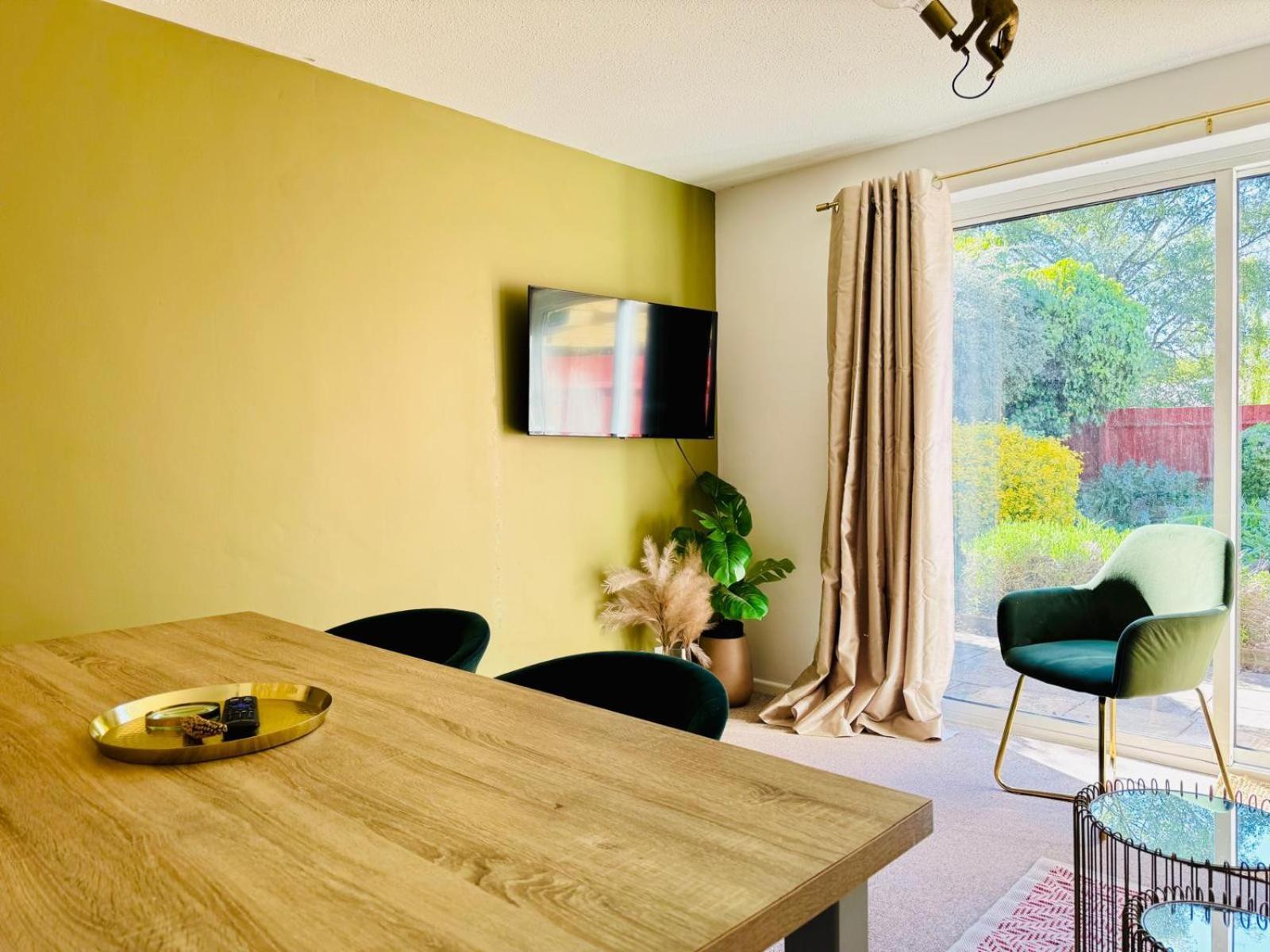 2 Bed House, Sleeps 6, Dog Friendly, Close To A14 M11, With Garden & Parking Long Stay Work Contractor Leisure, Jade CBG Extérieur photo