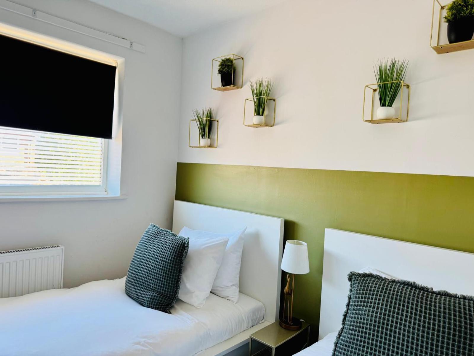 2 Bed House, Sleeps 6, Dog Friendly, Close To A14 M11, With Garden & Parking Long Stay Work Contractor Leisure, Jade CBG Extérieur photo