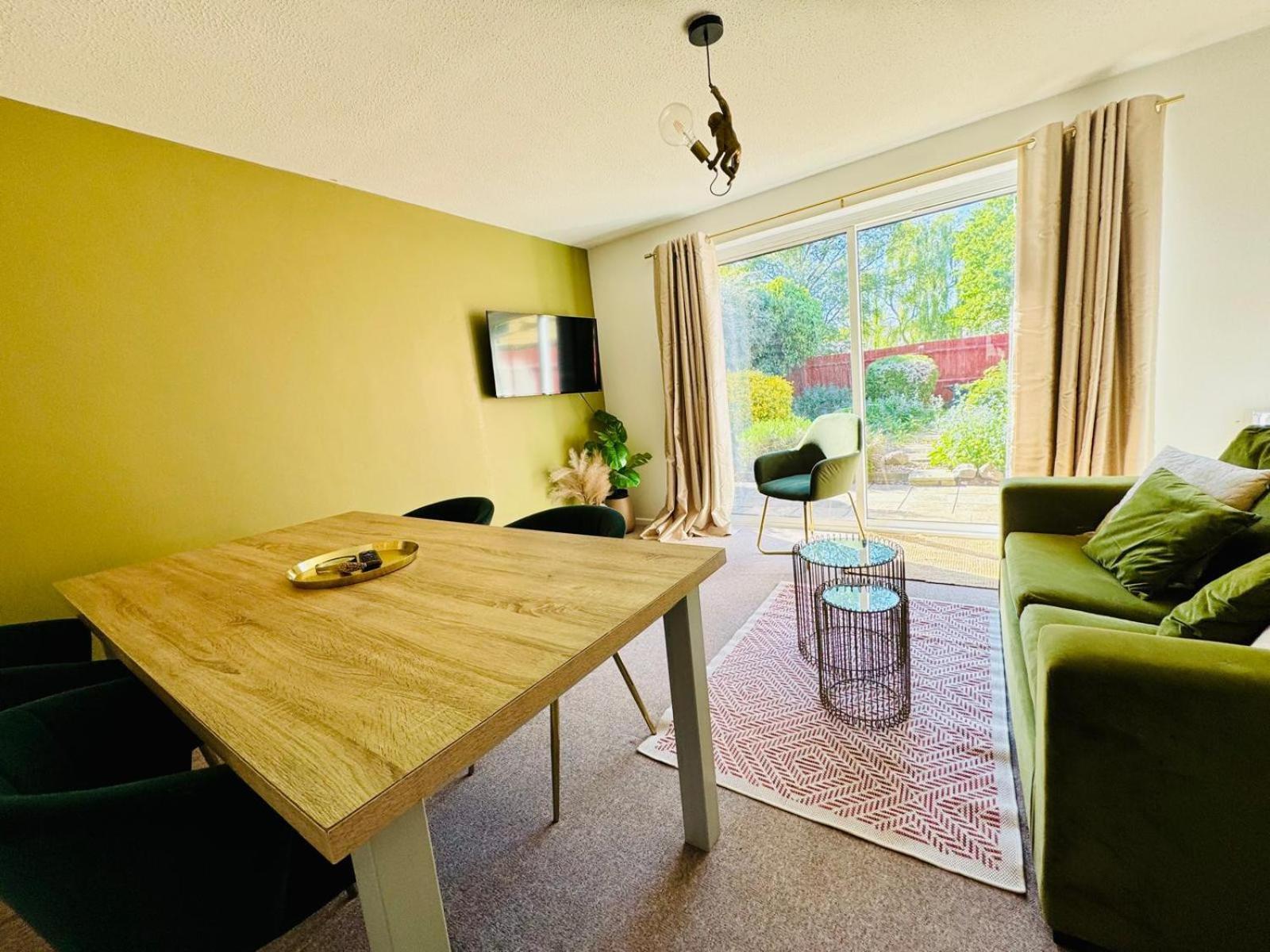 2 Bed House, Sleeps 6, Dog Friendly, Close To A14 M11, With Garden & Parking Long Stay Work Contractor Leisure, Jade CBG Extérieur photo