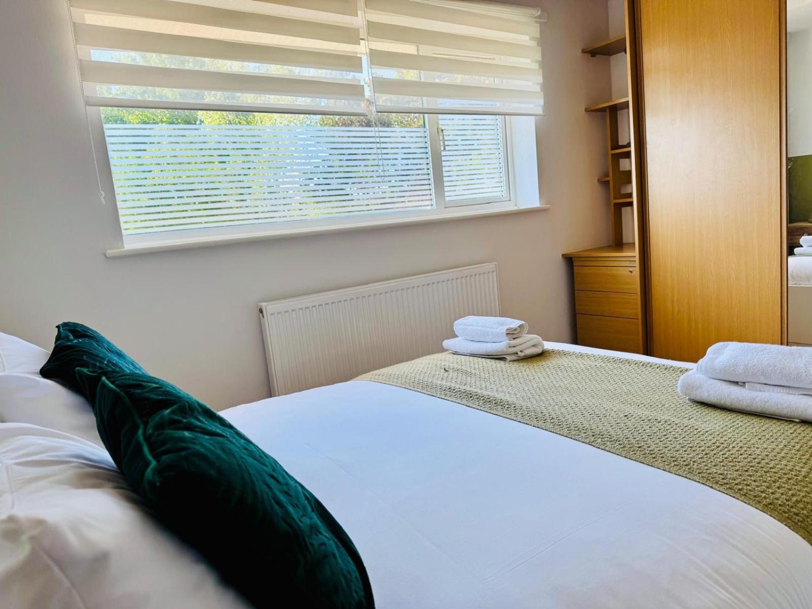 2 Bed House, Sleeps 6, Dog Friendly, Close To A14 M11, With Garden & Parking Long Stay Work Contractor Leisure, Jade CBG Extérieur photo