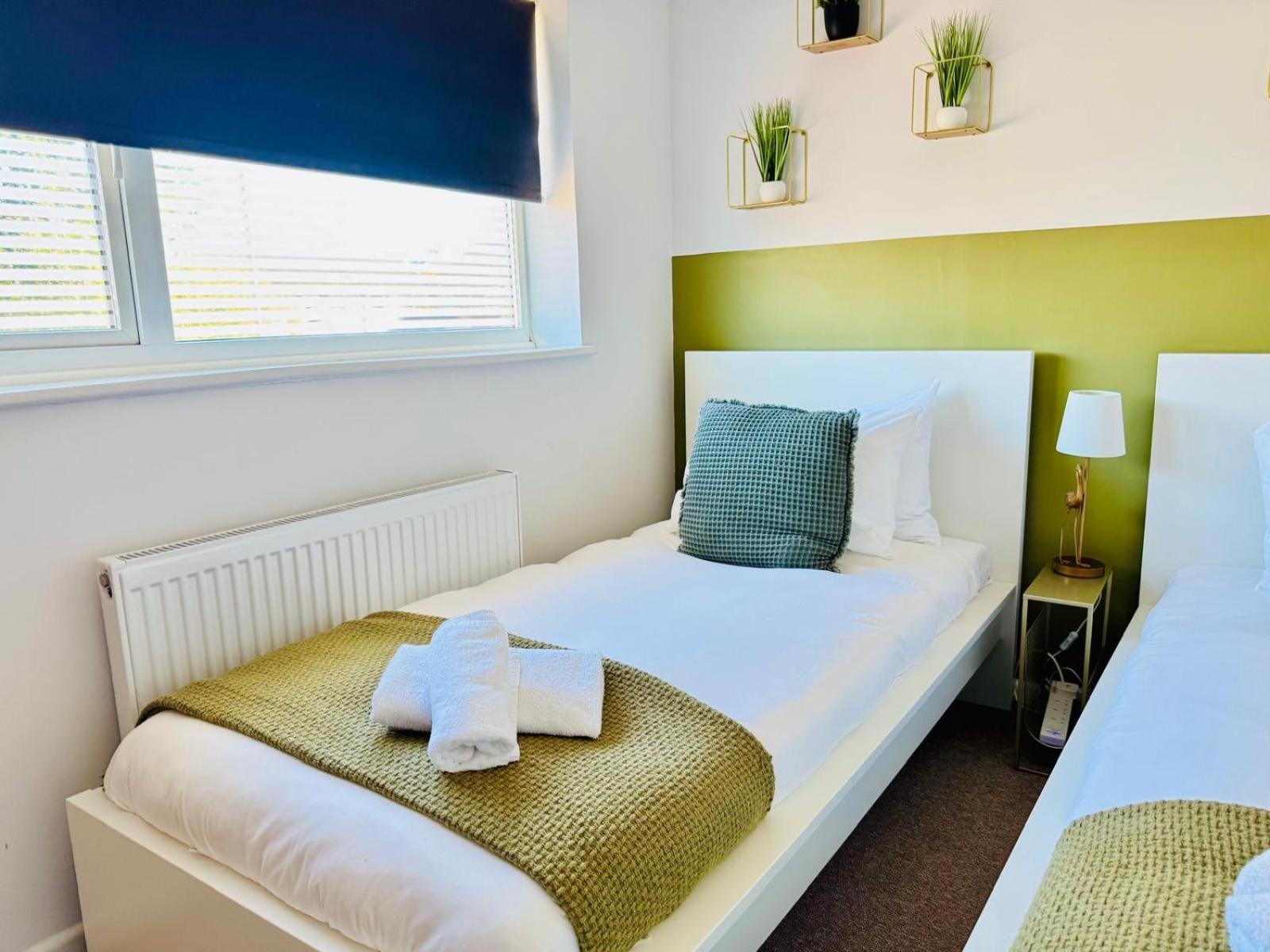 2 Bed House, Sleeps 6, Dog Friendly, Close To A14 M11, With Garden & Parking Long Stay Work Contractor Leisure, Jade CBG Extérieur photo