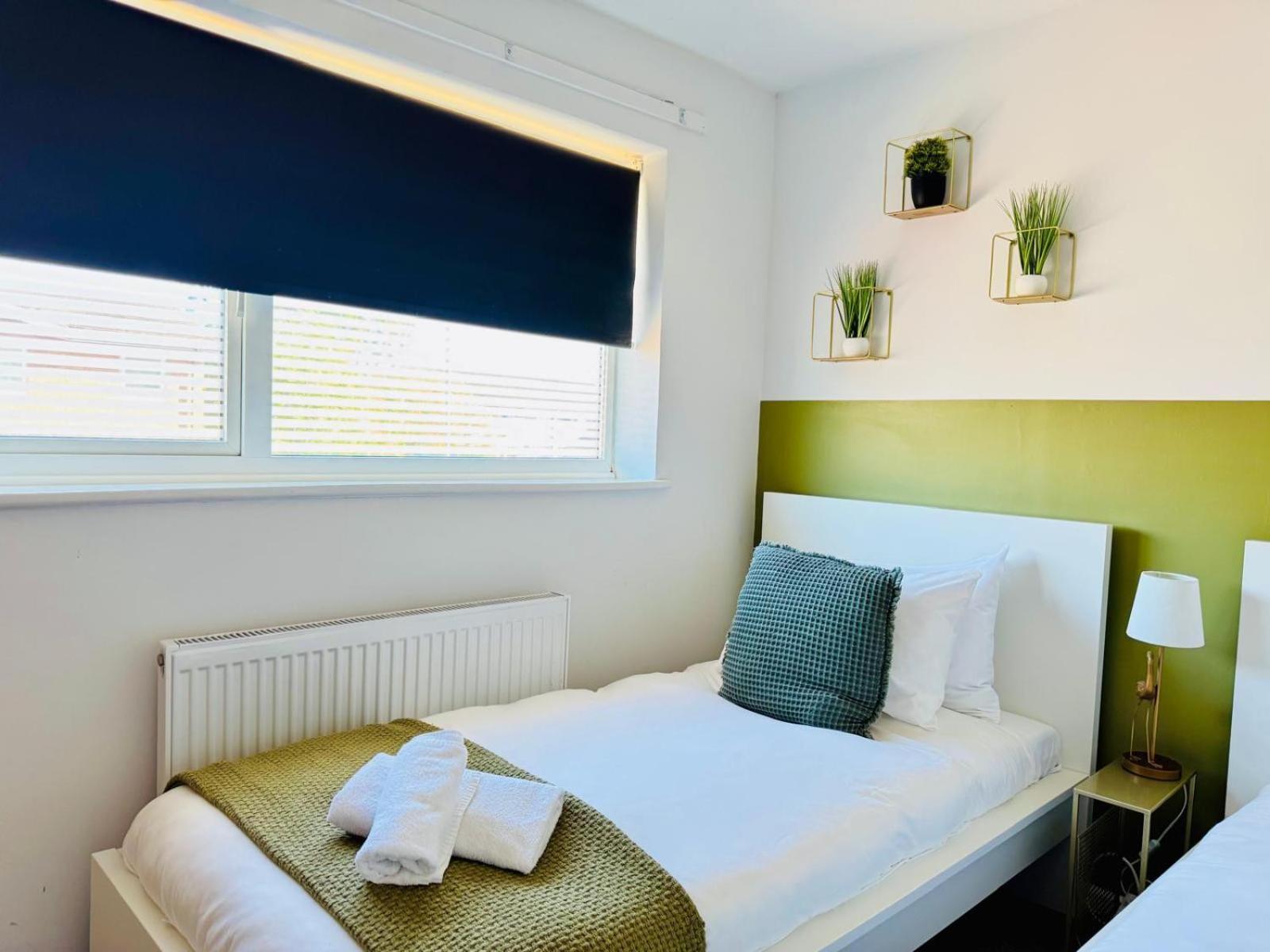 2 Bed House, Sleeps 6, Dog Friendly, Close To A14 M11, With Garden & Parking Long Stay Work Contractor Leisure, Jade CBG Extérieur photo