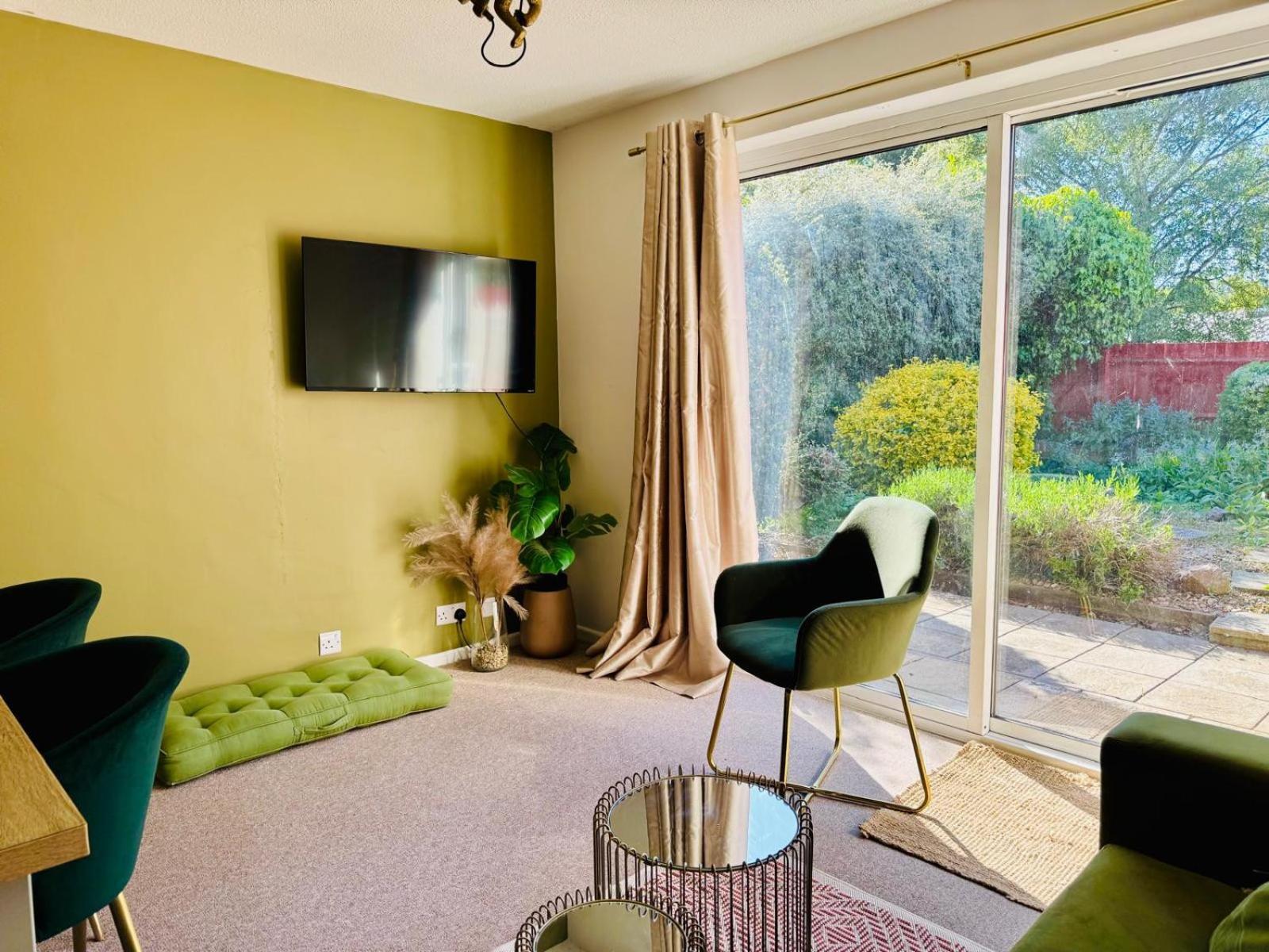 2 Bed House, Sleeps 6, Dog Friendly, Close To A14 M11, With Garden & Parking Long Stay Work Contractor Leisure, Jade CBG Extérieur photo